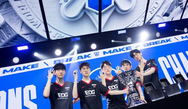 卢在接受采 卢在接受采