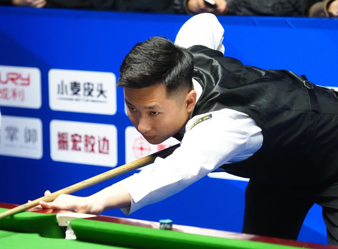 台的观众挥 台的观众挥