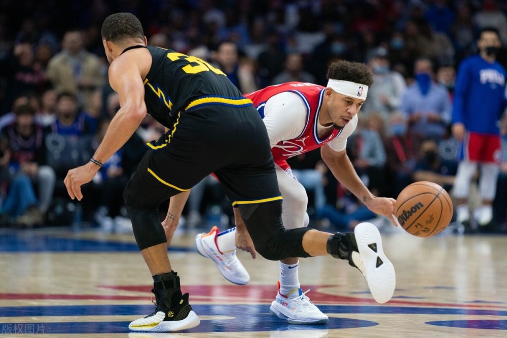 双方主教练 双方主教练