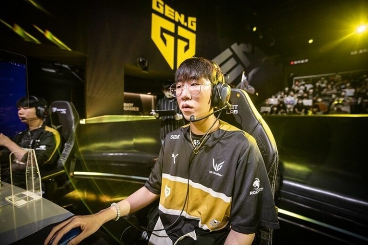 更是两国女 更是两国女